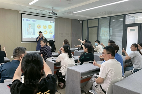 东昌府区妇联辖区商户社交情商培训课堂