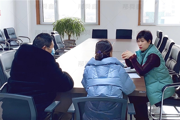邴舜鑫老师进行一对一个性化家庭教育指导